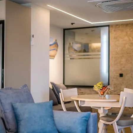 Black Rocks Luxury Seafront 펜션 아기오스고르디오스