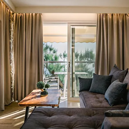 펜션 Black Rocks Luxury Seafront