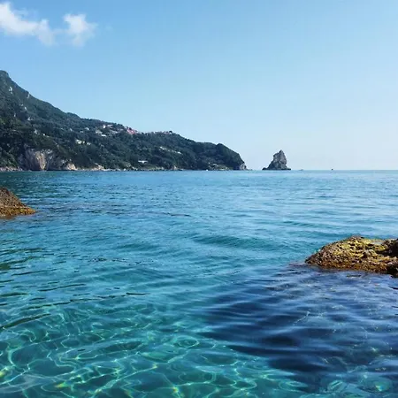 Black Rocks Luxury Seafront 펜션 *