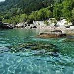 Black Rocks Luxury Seafront Case de vacanță *
