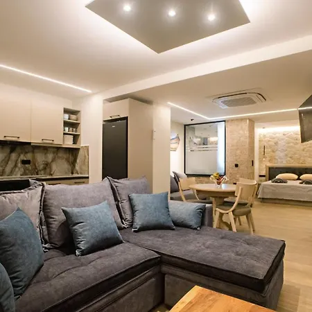 Black Rocks Luxury Seafront 度假居