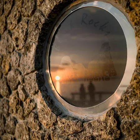 Black Rocks Luxury Seafront Prázdninový dům *