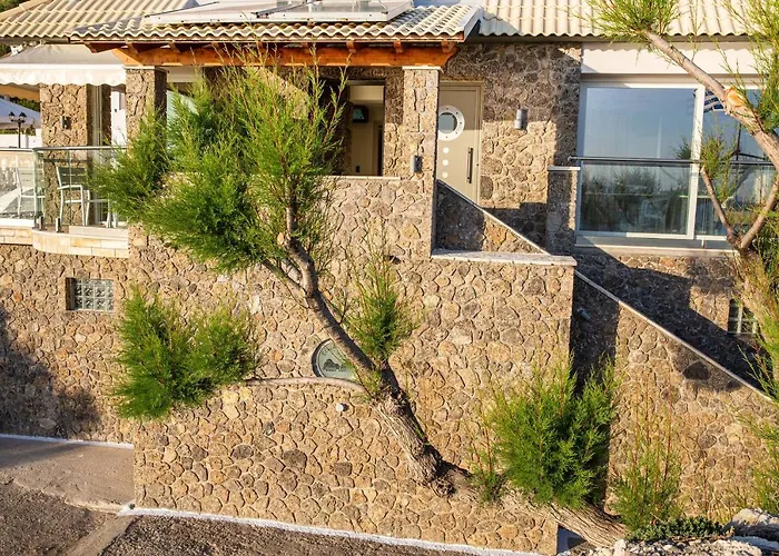 Black Rocks Luxury Seafront 펜션 아기오스고르디오스