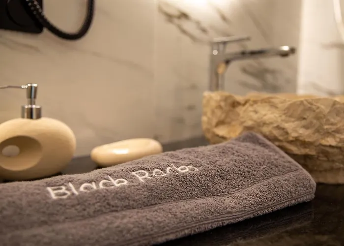 펜션 Black Rocks Luxury Seafront 아기오스고르디오스