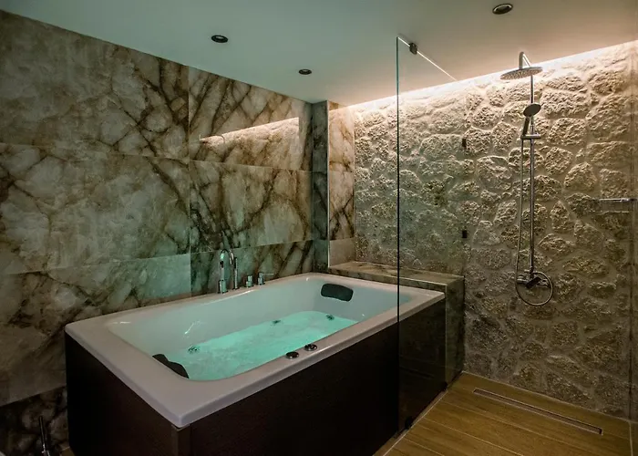 Black Rocks Luxury Seafront 펜션 아기오스고르디오스