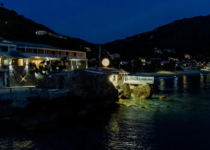 Black Rocks Luxury Seafront * 아기오스고르디오스