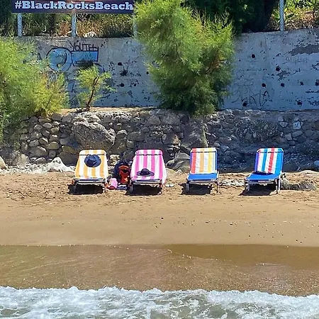 Black Rocks Luxury Seafront *