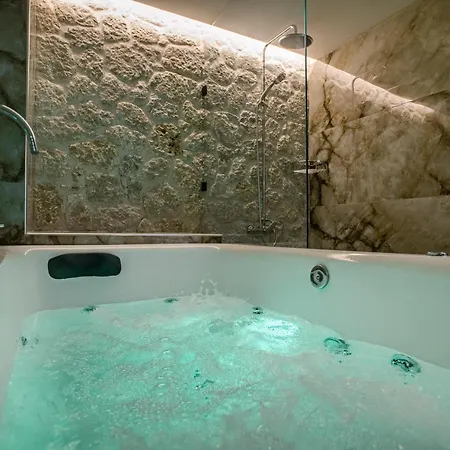 Black Rocks Luxury Seafront